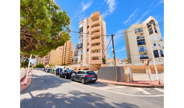 Odsprzedaż - Mieszkanie w bloku - Torrevieja - Costa Blanca