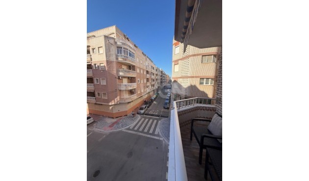 Odsprzedaż - Mieszkanie w bloku - Torrevieja - Estacion De Autobuses