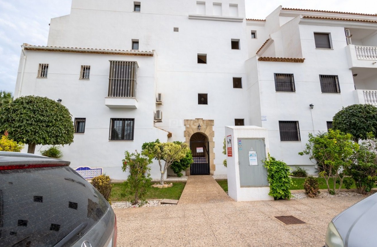 Odsprzedaż - Mieszkanie w bloku - Orihuela Costa - Villamartín