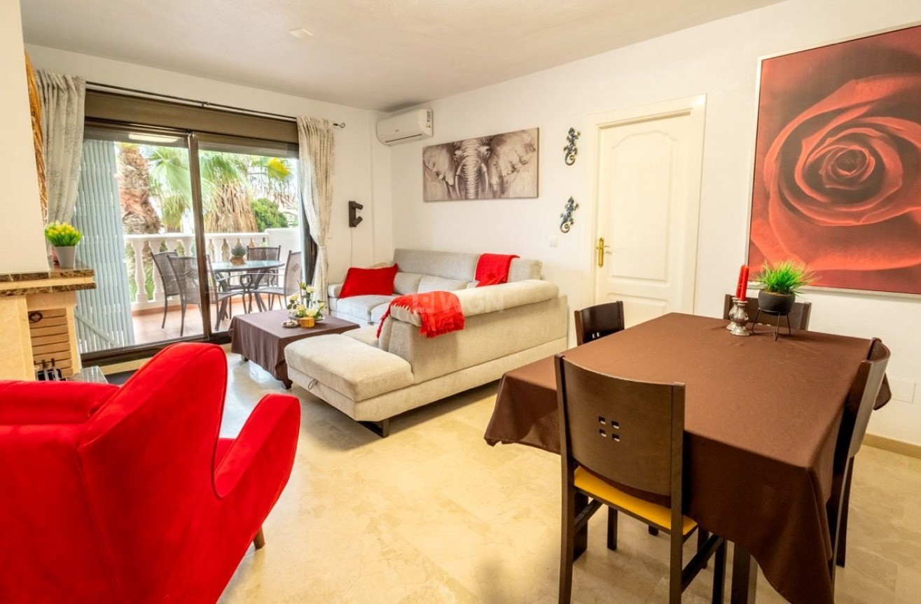 Odsprzedaż - Mieszkanie w bloku - Orihuela Costa - Villamartín