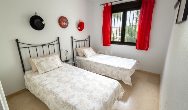 Odsprzedaż - Mieszkanie w bloku - Orihuela Costa - Villamartín