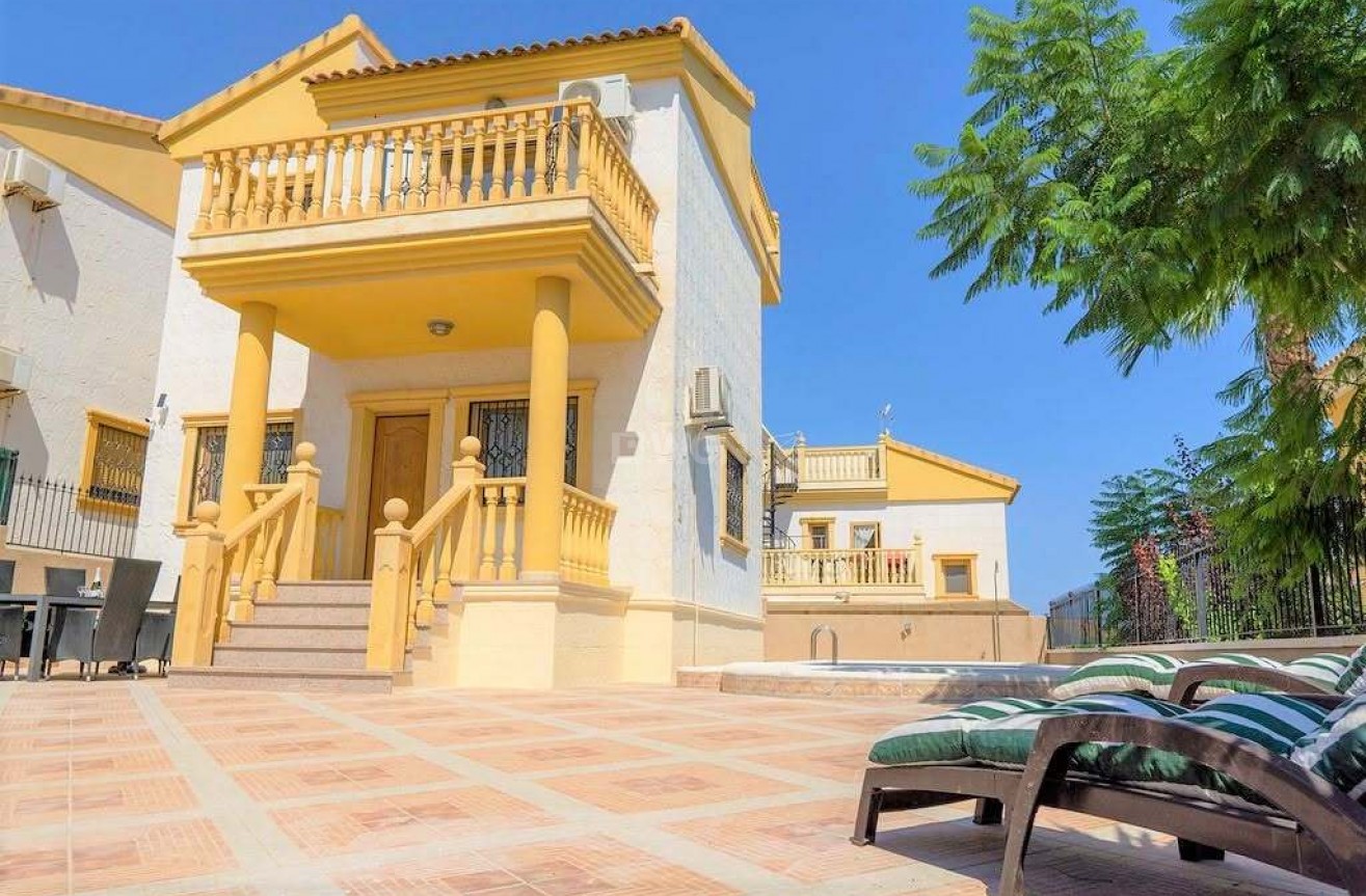 Odsprzedaż - Villa - Villamartin - Las Filipinas