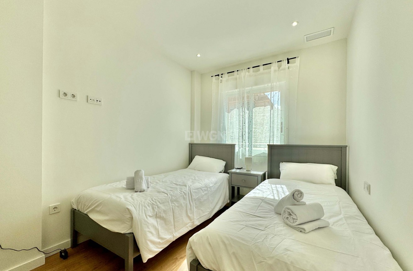 Odsprzedaż - Mieszkanie w bloku - Torrevieja - Costa Blanca