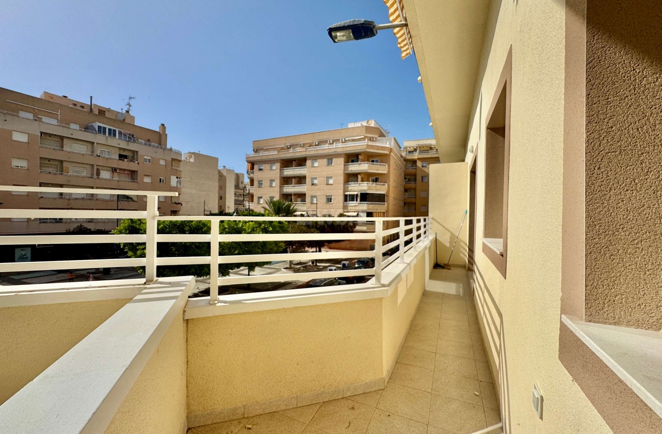 Odsprzedaż - Mieszkanie w bloku - Torrevieja - Costa Blanca