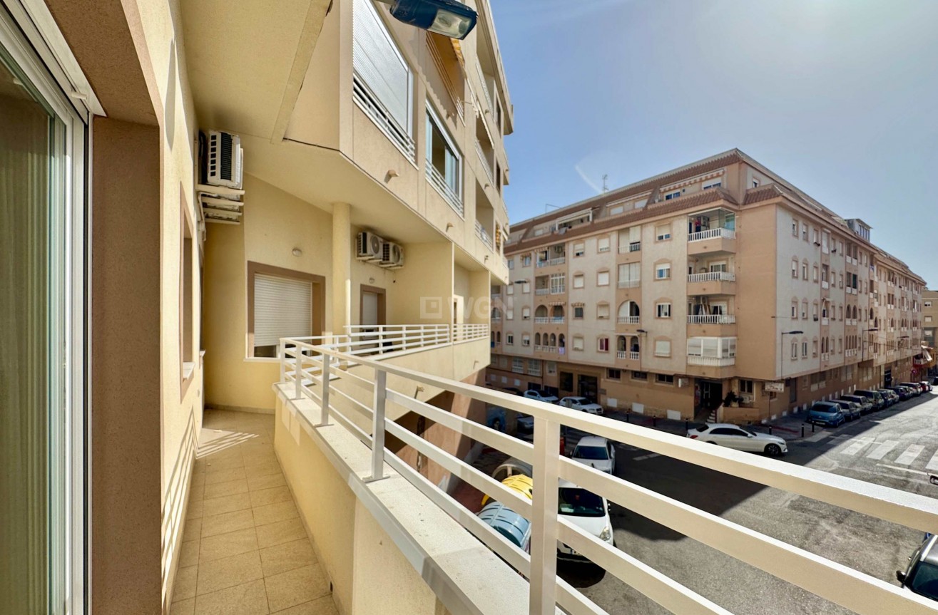Odsprzedaż - Mieszkanie w bloku - Torrevieja - Costa Blanca