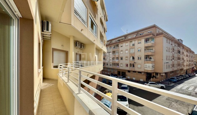 Odsprzedaż - Mieszkanie w bloku - Torrevieja - Costa Blanca