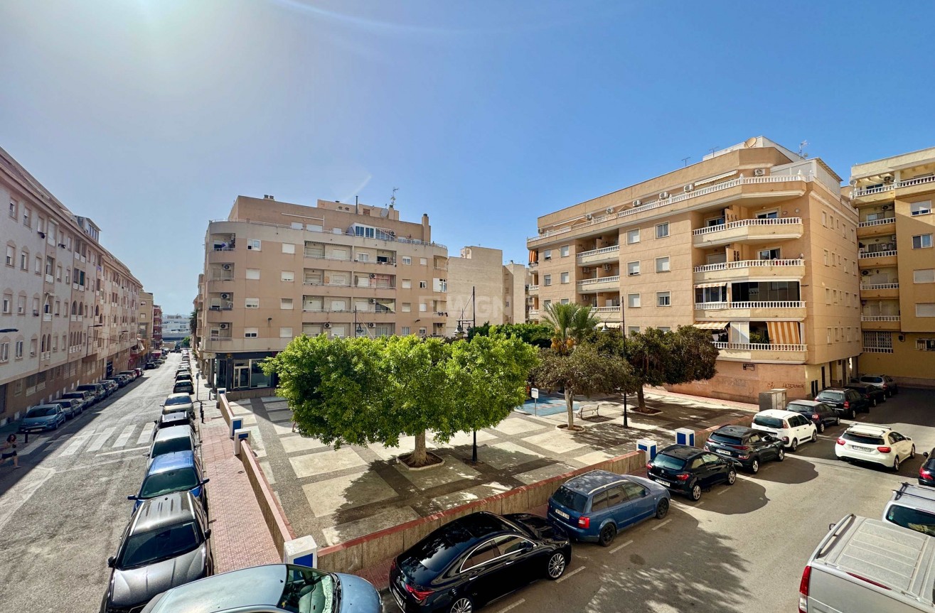 Odsprzedaż - Mieszkanie w bloku - Torrevieja - Costa Blanca