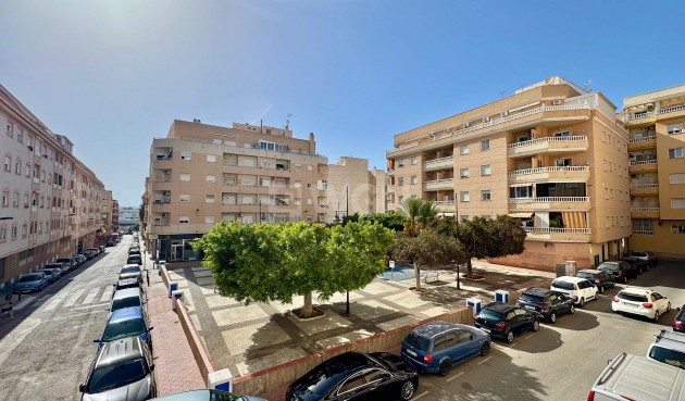 Odsprzedaż - Mieszkanie w bloku - Torrevieja - Costa Blanca
