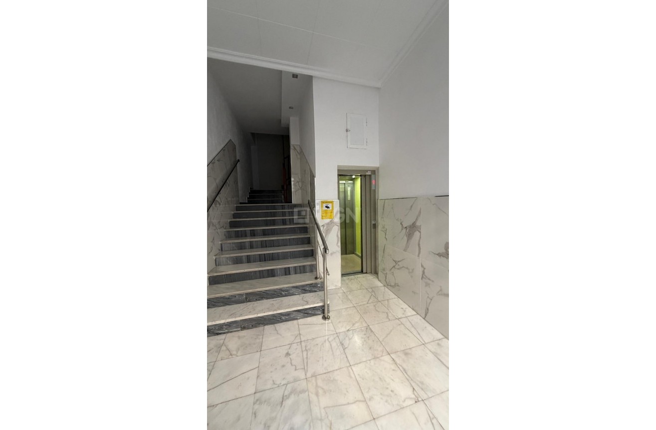 Reventa - Apartamento / piso - Orihuela - Zona Centro