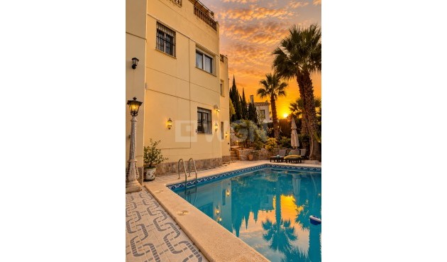 Resale - Villa - Dehesa de Campoamor - Costa Blanca