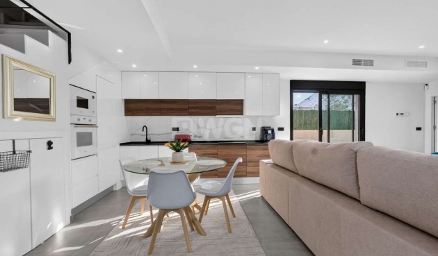 Resale - Villa - Las Filipinas - Inland