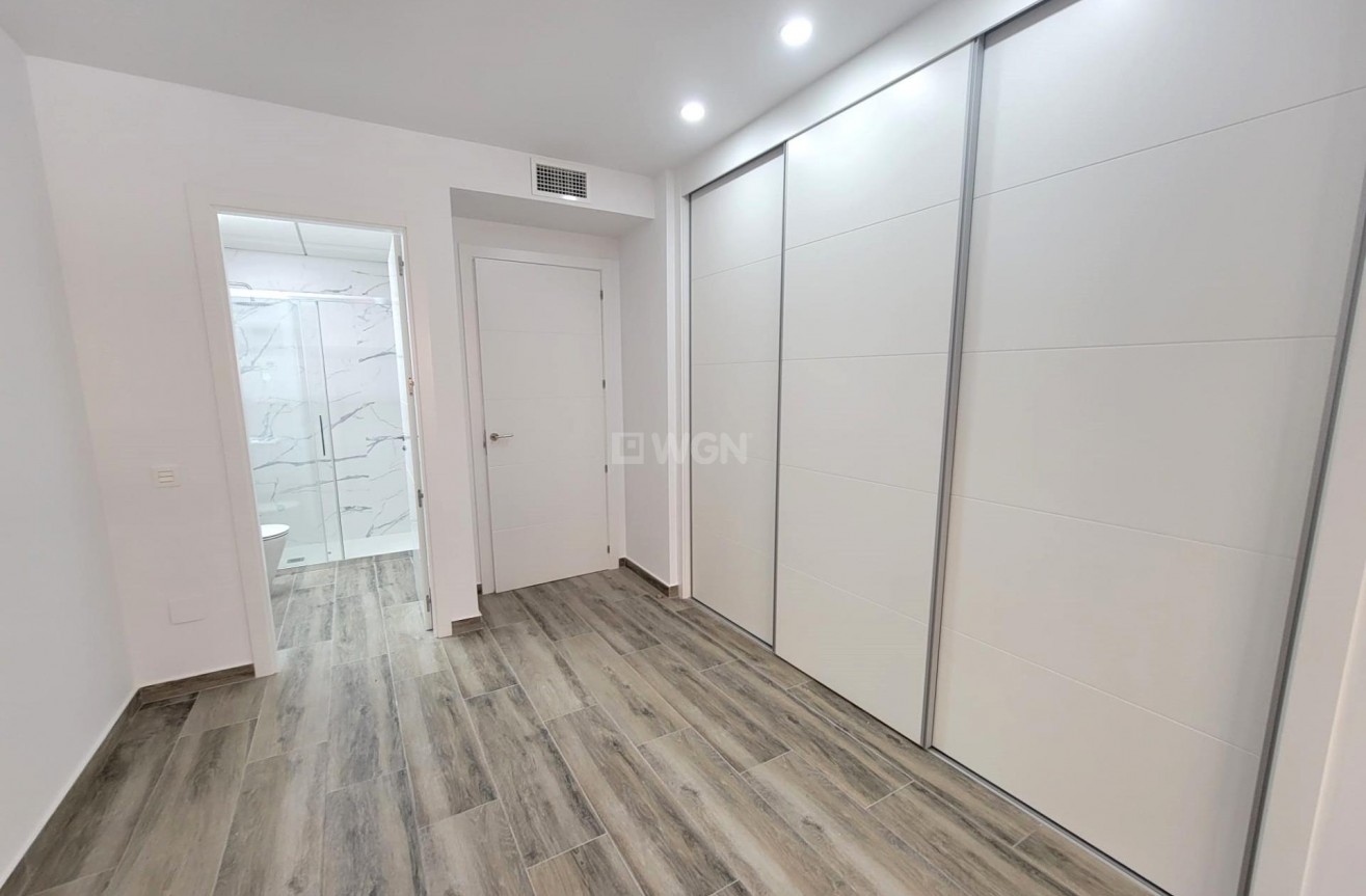 Resale - Apartment / flat - Torrevieja - Playa del Cura