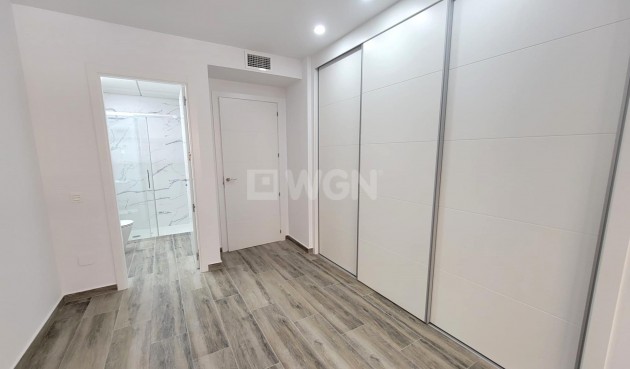 Resale - Apartment / flat - Torrevieja - Playa del Cura