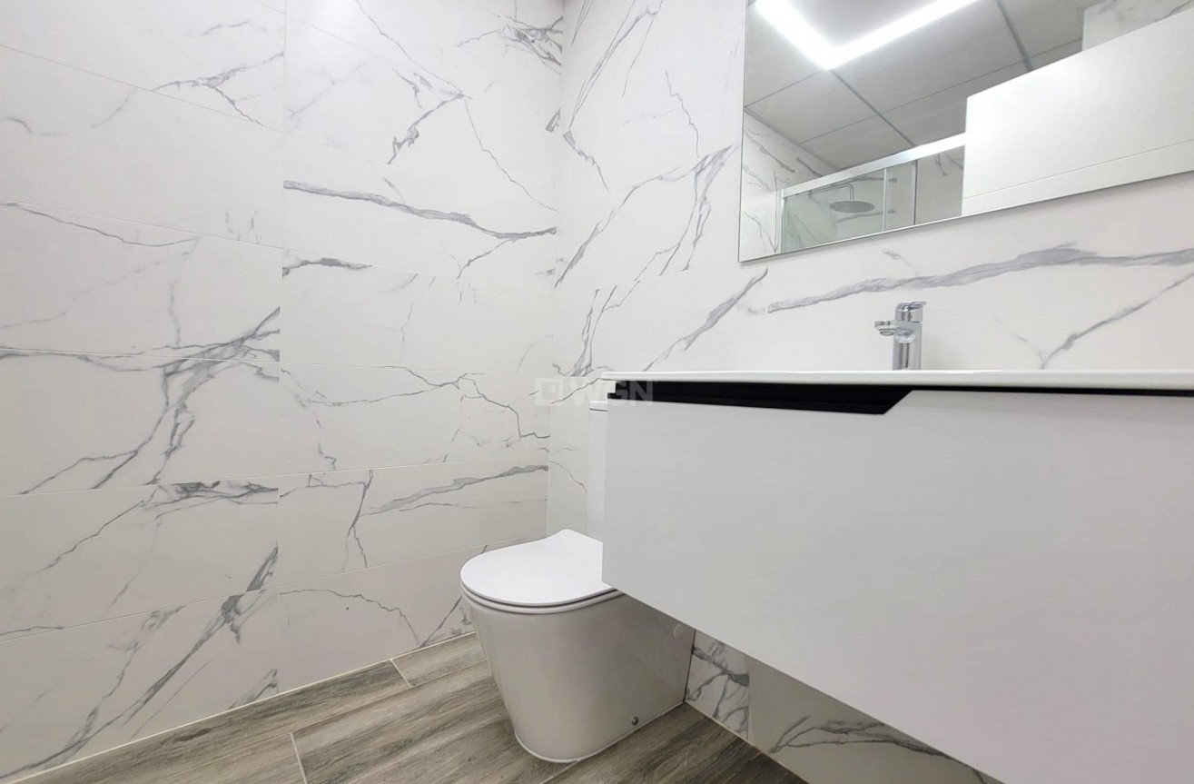Resale - Apartment / flat - Torrevieja - Playa del Cura