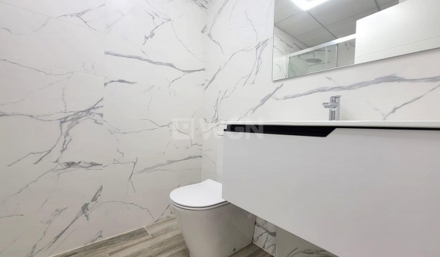 Resale - Apartment / flat - Torrevieja - Playa del Cura