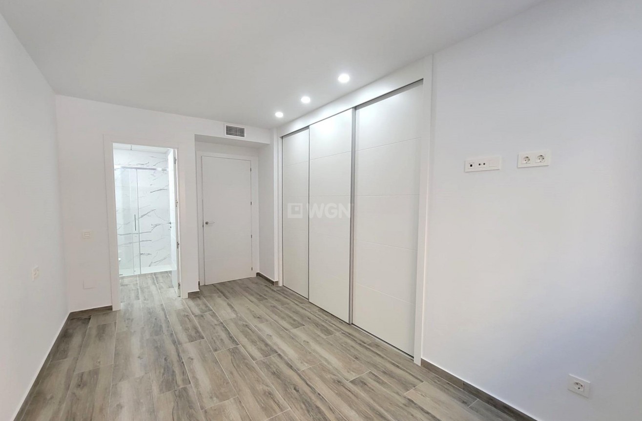 Resale - Apartment / flat - Torrevieja - Playa del Cura