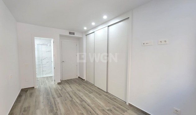 Resale - Apartment / flat - Torrevieja - Playa del Cura