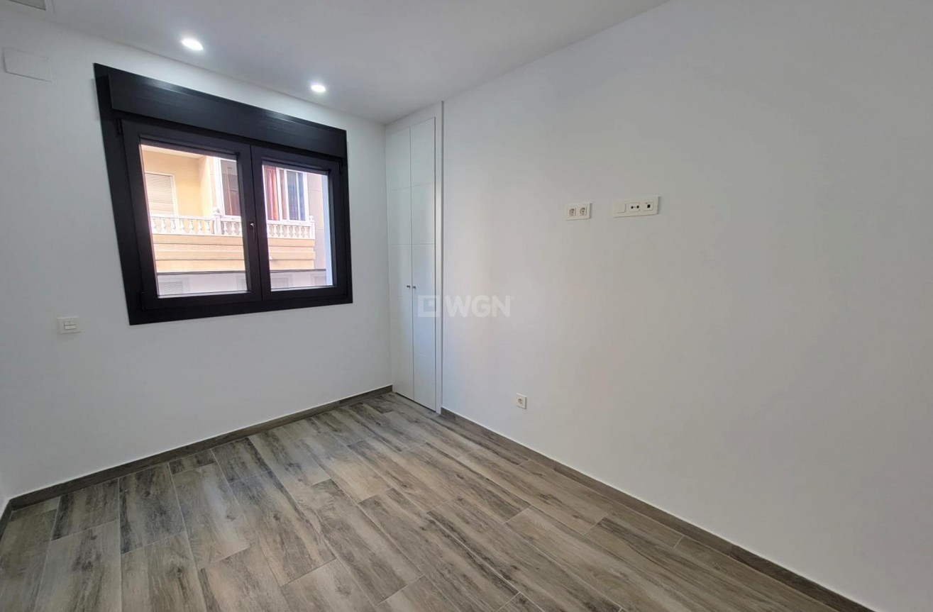 Resale - Apartment / flat - Torrevieja - Playa del Cura