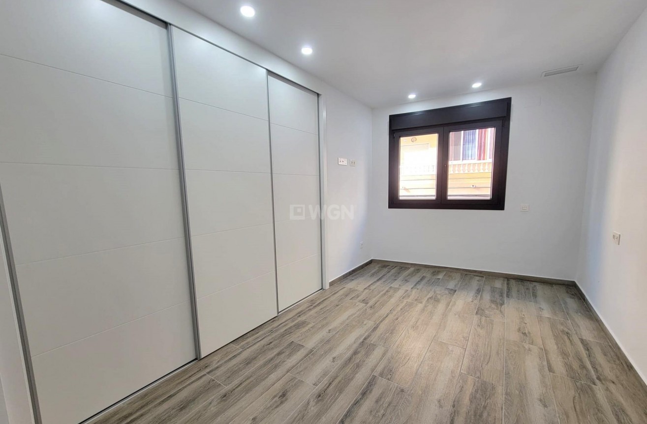 Resale - Apartment / flat - Torrevieja - Playa del Cura