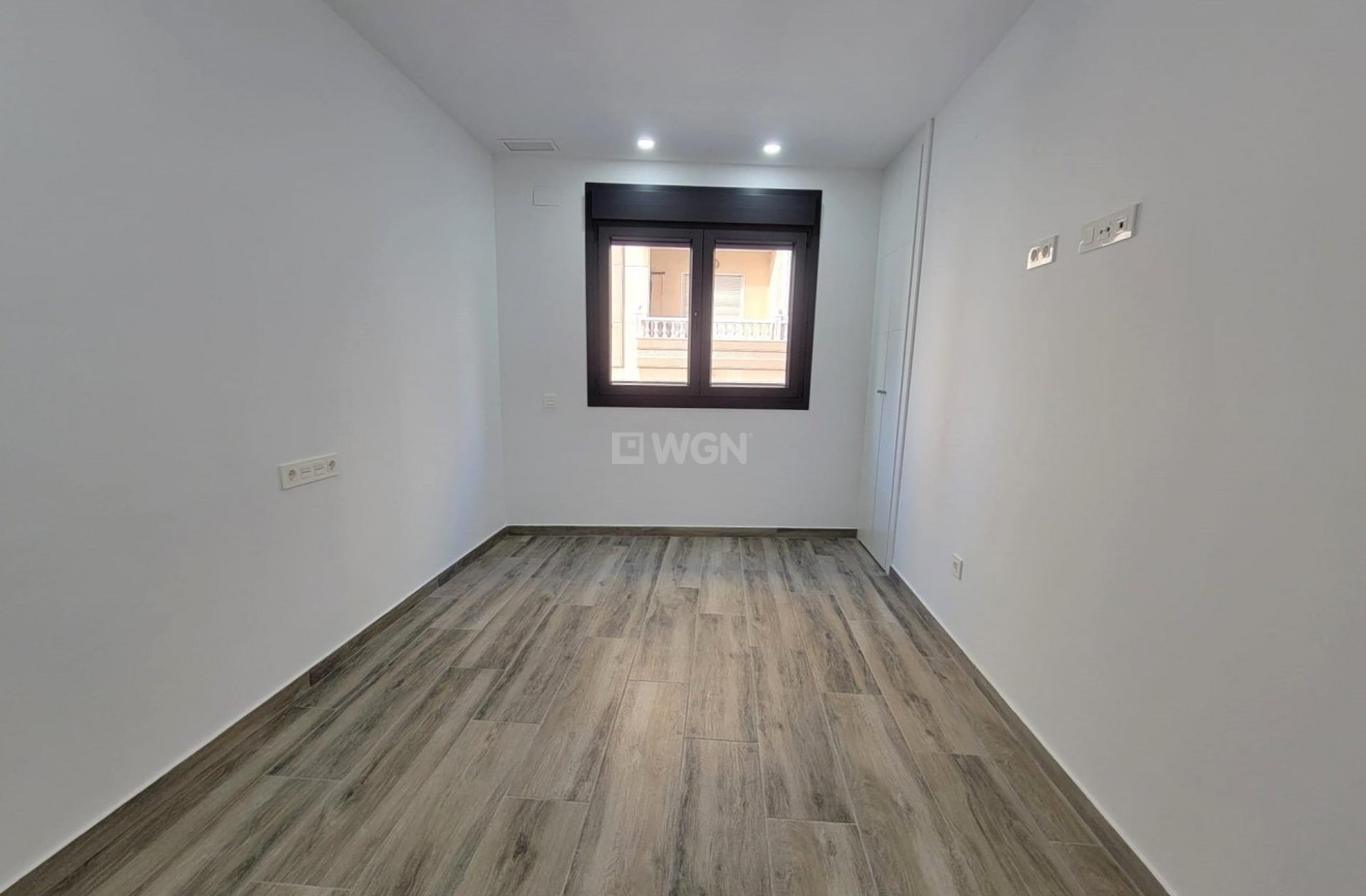 Resale - Apartment / flat - Torrevieja - Playa del Cura