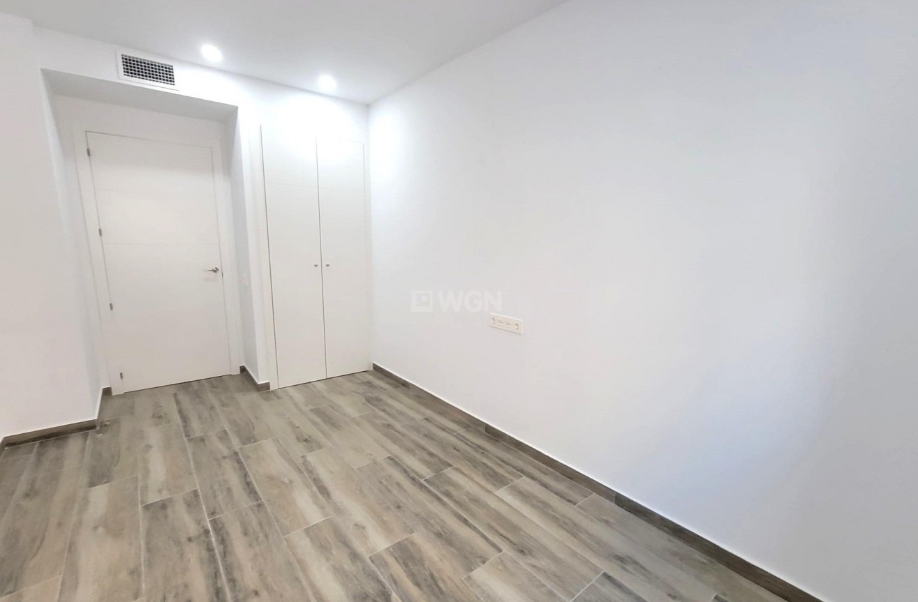 Resale - Apartment / flat - Torrevieja - Playa del Cura