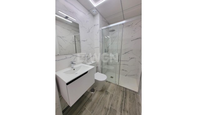 Resale - Apartment / flat - Torrevieja - Playa del Cura