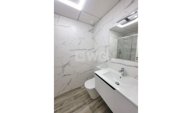 Resale - Apartment / flat - Torrevieja - Playa del Cura
