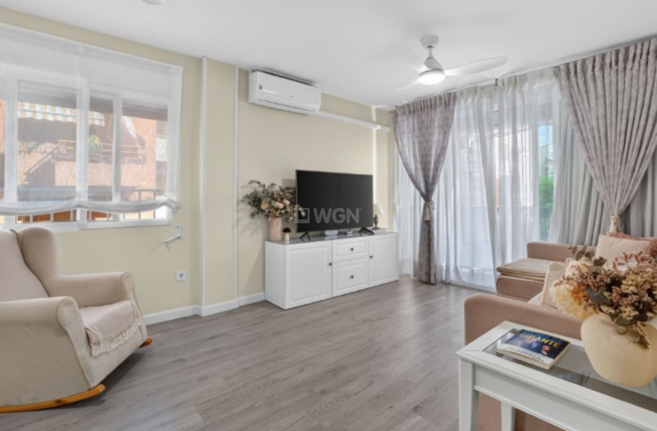 Resale - Apartment / flat - Torrevieja - Costa Blanca