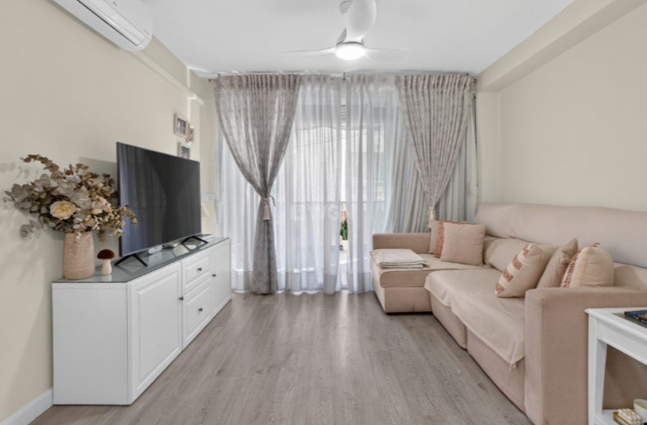 Resale - Apartment / flat - Torrevieja - Costa Blanca