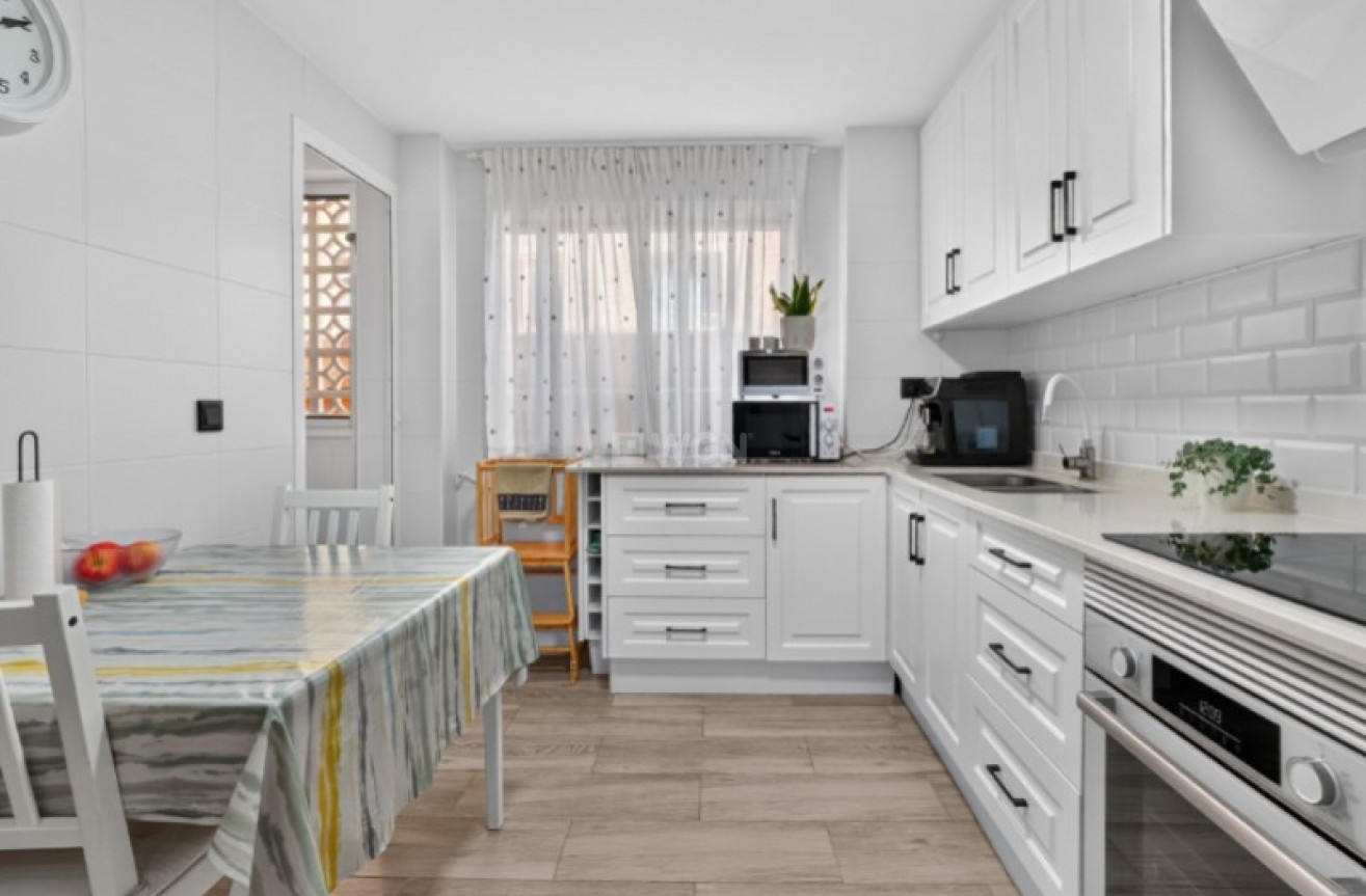 Resale - Apartment / flat - Torrevieja - Costa Blanca