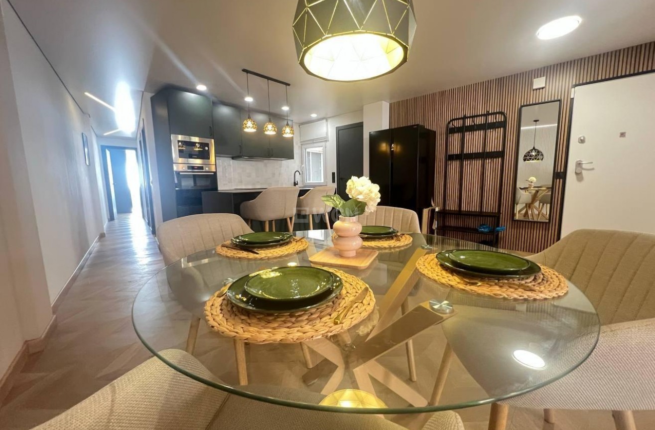 Resale - Apartment / flat - Torrevieja - Estacion De Autobuses