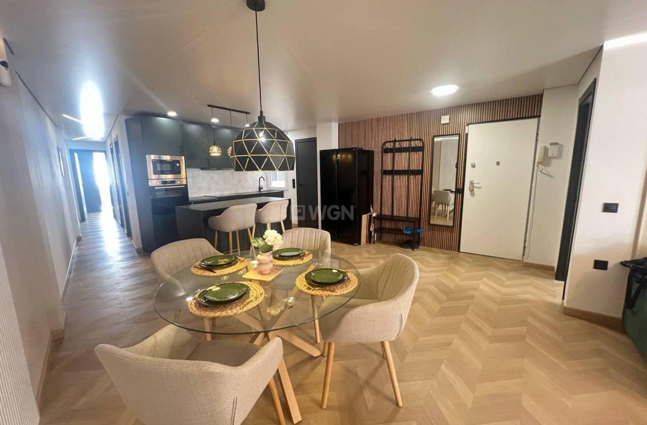 Resale - Apartment / flat - Torrevieja - Estacion De Autobuses