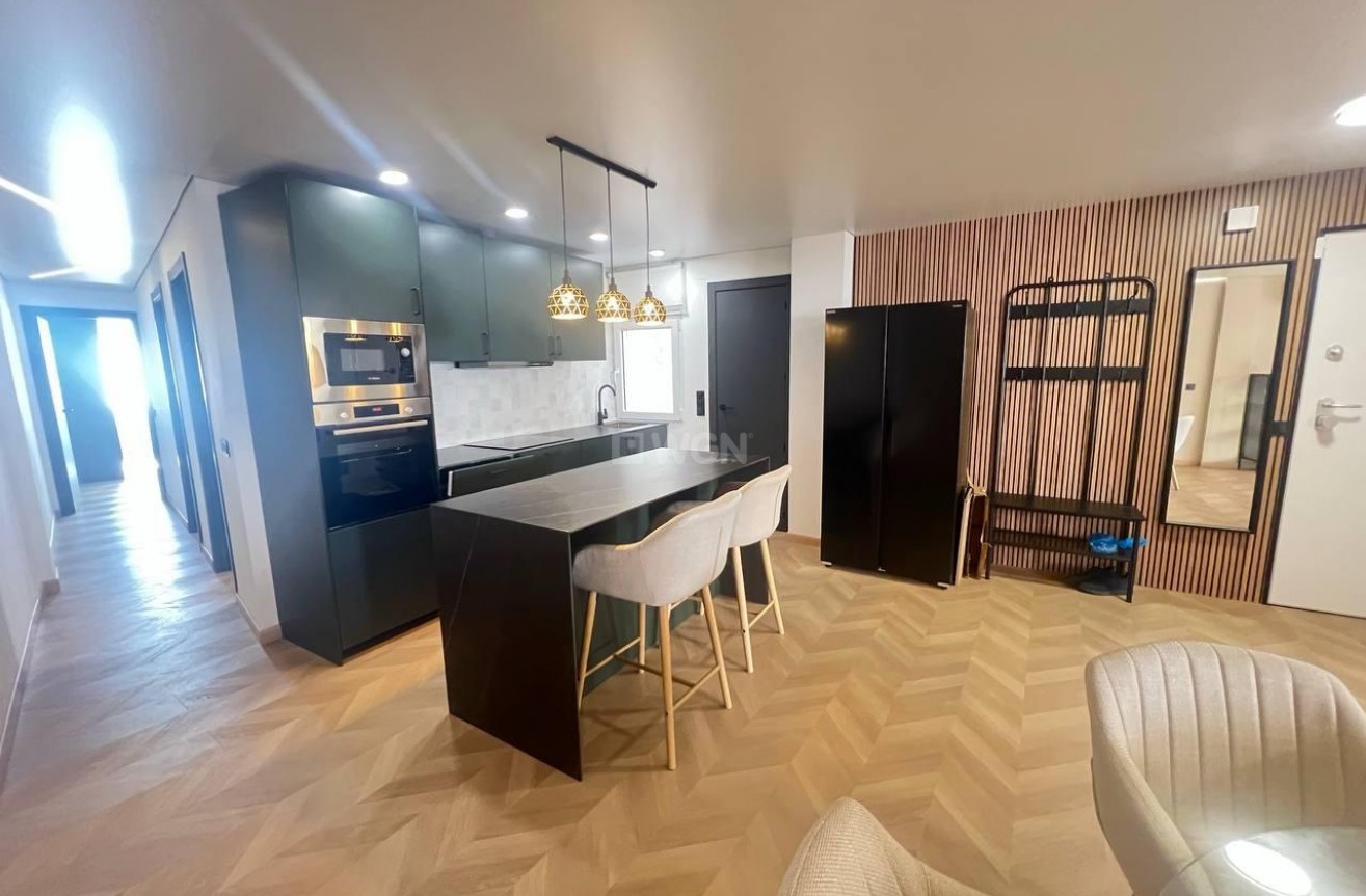 Resale - Apartment / flat - Torrevieja - Estacion De Autobuses