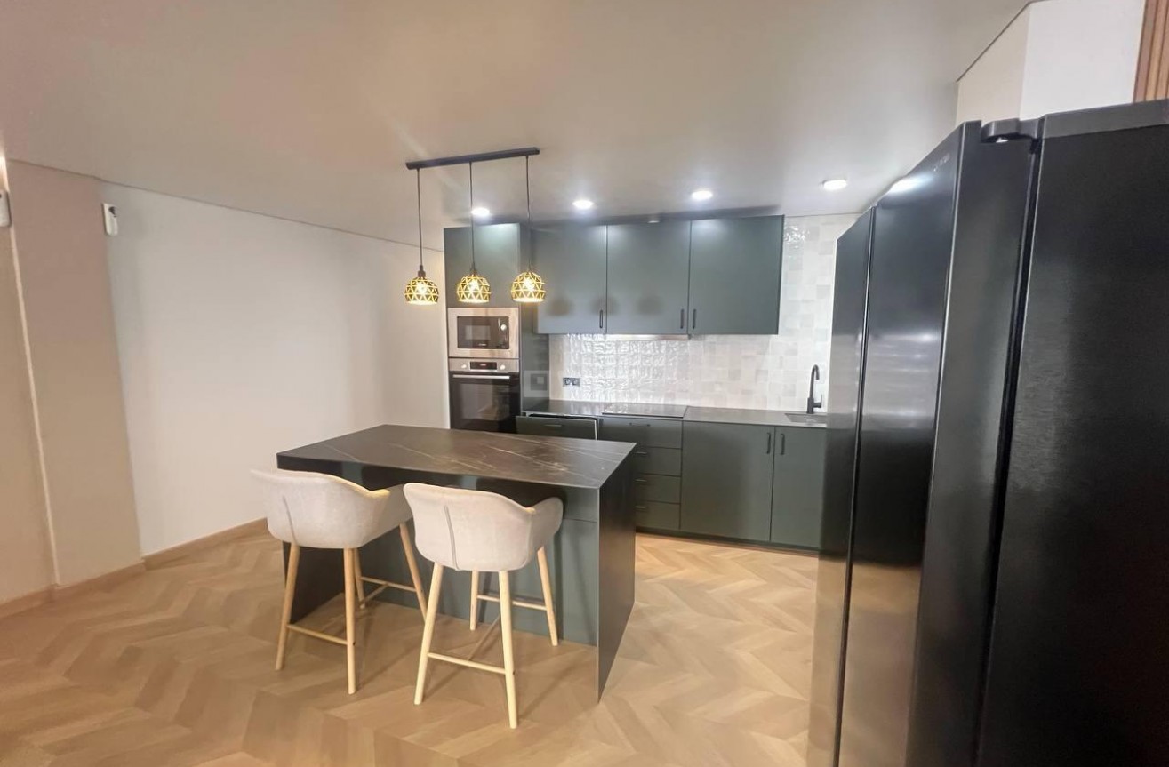 Resale - Apartment / flat - Torrevieja - Estacion De Autobuses