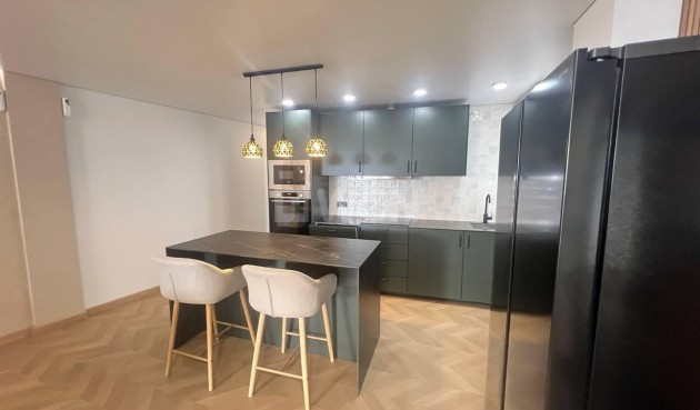 Resale - Apartment / flat - Torrevieja - Estacion De Autobuses