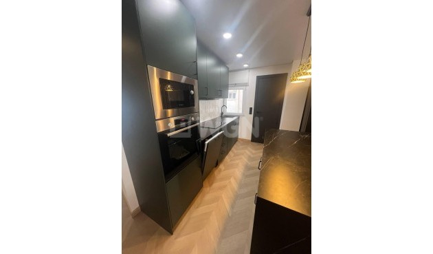 Resale - Apartment / flat - Torrevieja - Estacion De Autobuses