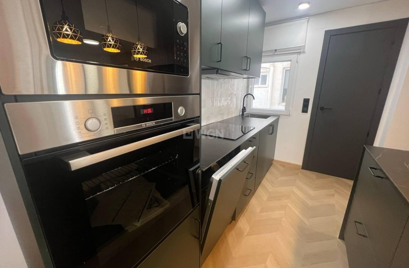 Resale - Apartment / flat - Torrevieja - Estacion De Autobuses