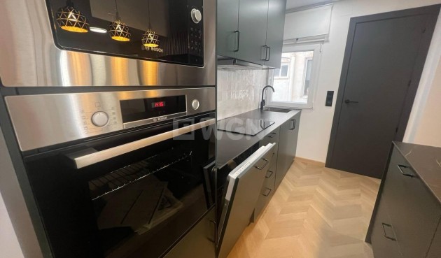 Resale - Apartment / flat - Torrevieja - Estacion De Autobuses