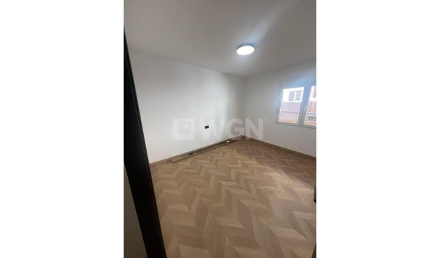 Resale - Apartment / flat - Torrevieja - Estacion De Autobuses