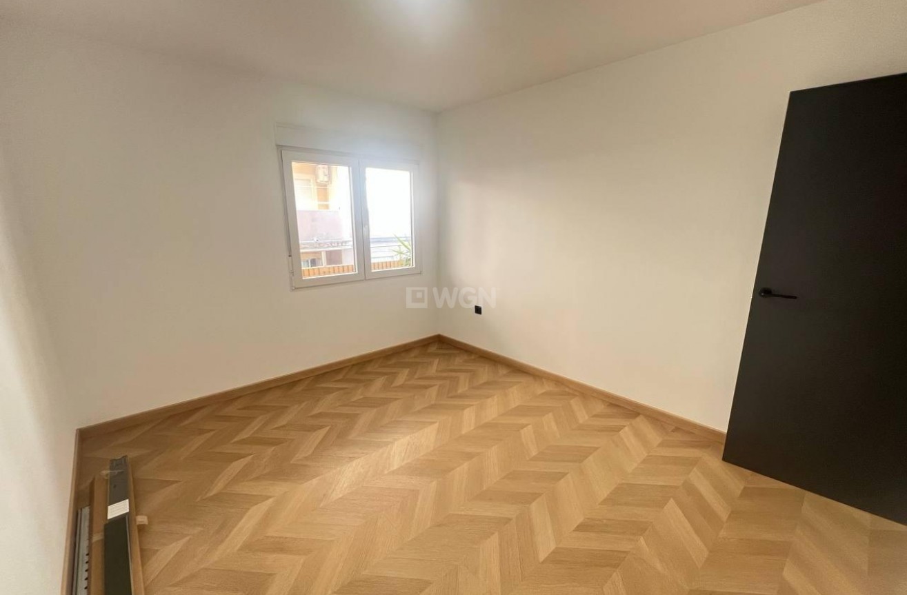 Resale - Apartment / flat - Torrevieja - Estacion De Autobuses