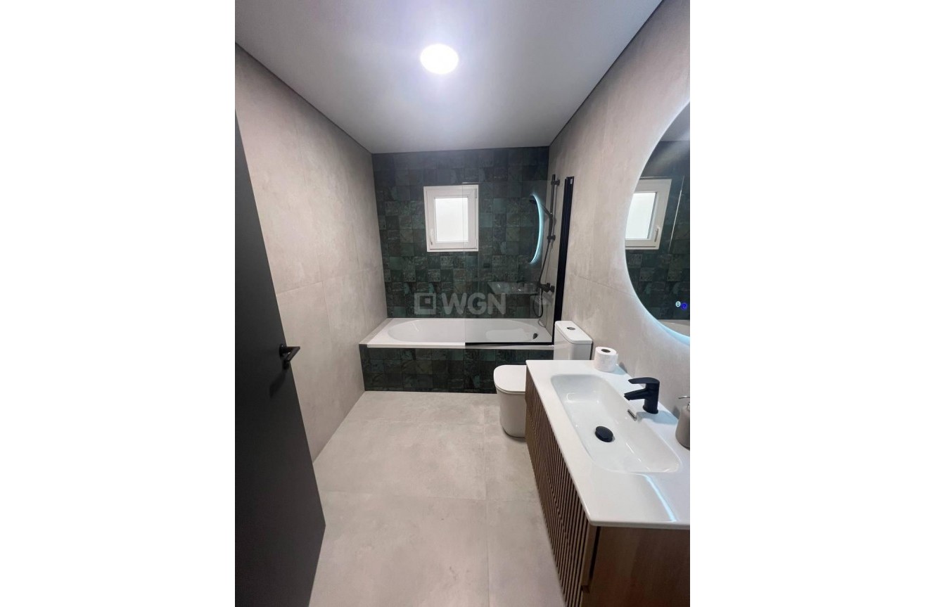 Resale - Apartment / flat - Torrevieja - Estacion De Autobuses