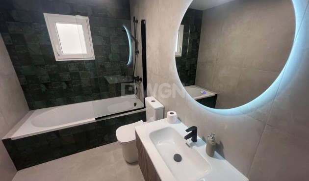 Resale - Apartment / flat - Torrevieja - Estacion De Autobuses