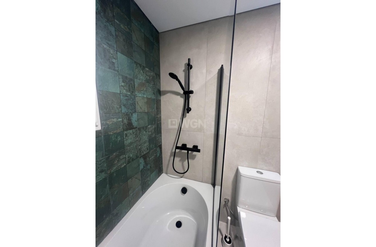 Resale - Apartment / flat - Torrevieja - Estacion De Autobuses