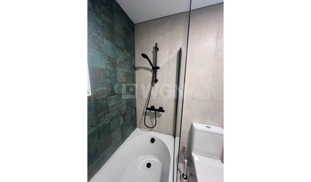 Resale - Apartment / flat - Torrevieja - Estacion De Autobuses
