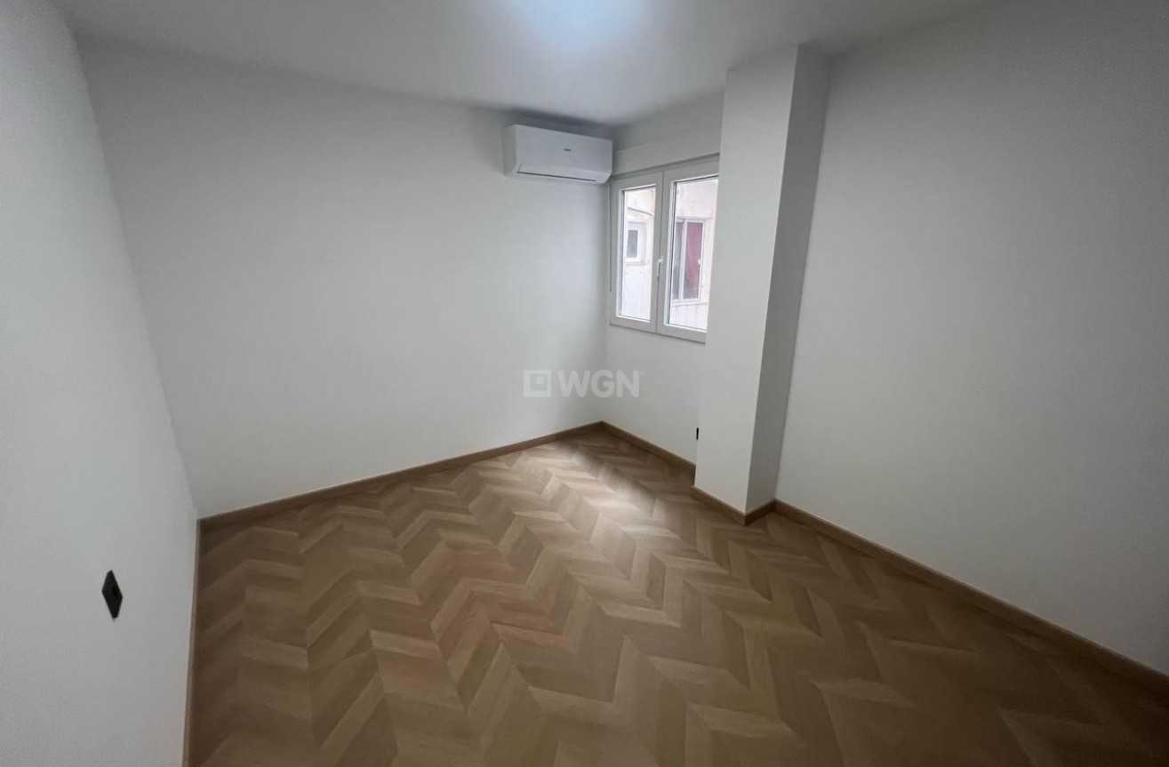 Resale - Apartment / flat - Torrevieja - Estacion De Autobuses