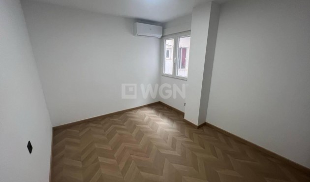Resale - Apartment / flat - Torrevieja - Estacion De Autobuses