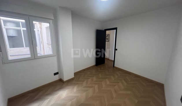 Resale - Apartment / flat - Torrevieja - Estacion De Autobuses
