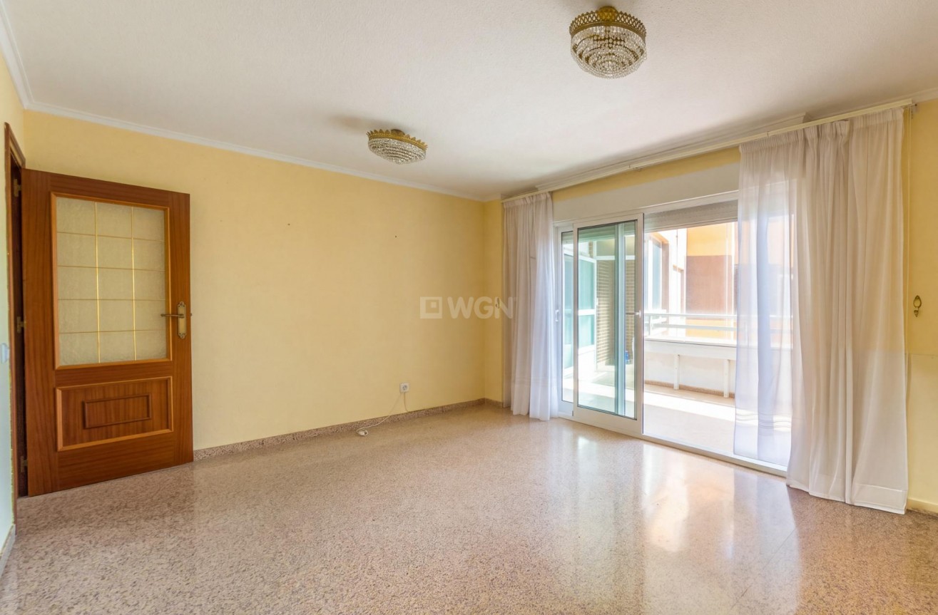 Resale - Apartment / flat - Torrevieja - La Mata Pueblo