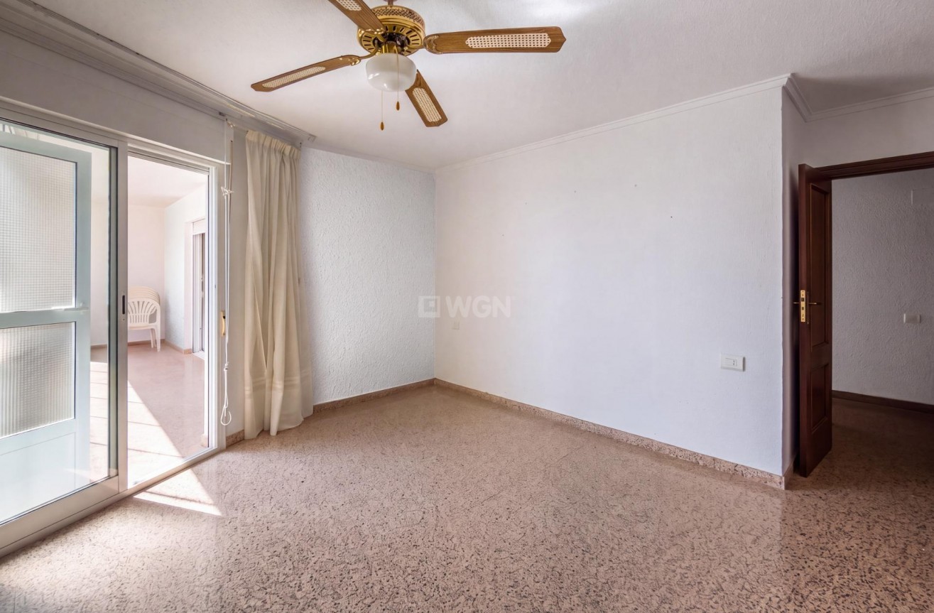 Resale - Apartment / flat - Torrevieja - La Mata Pueblo