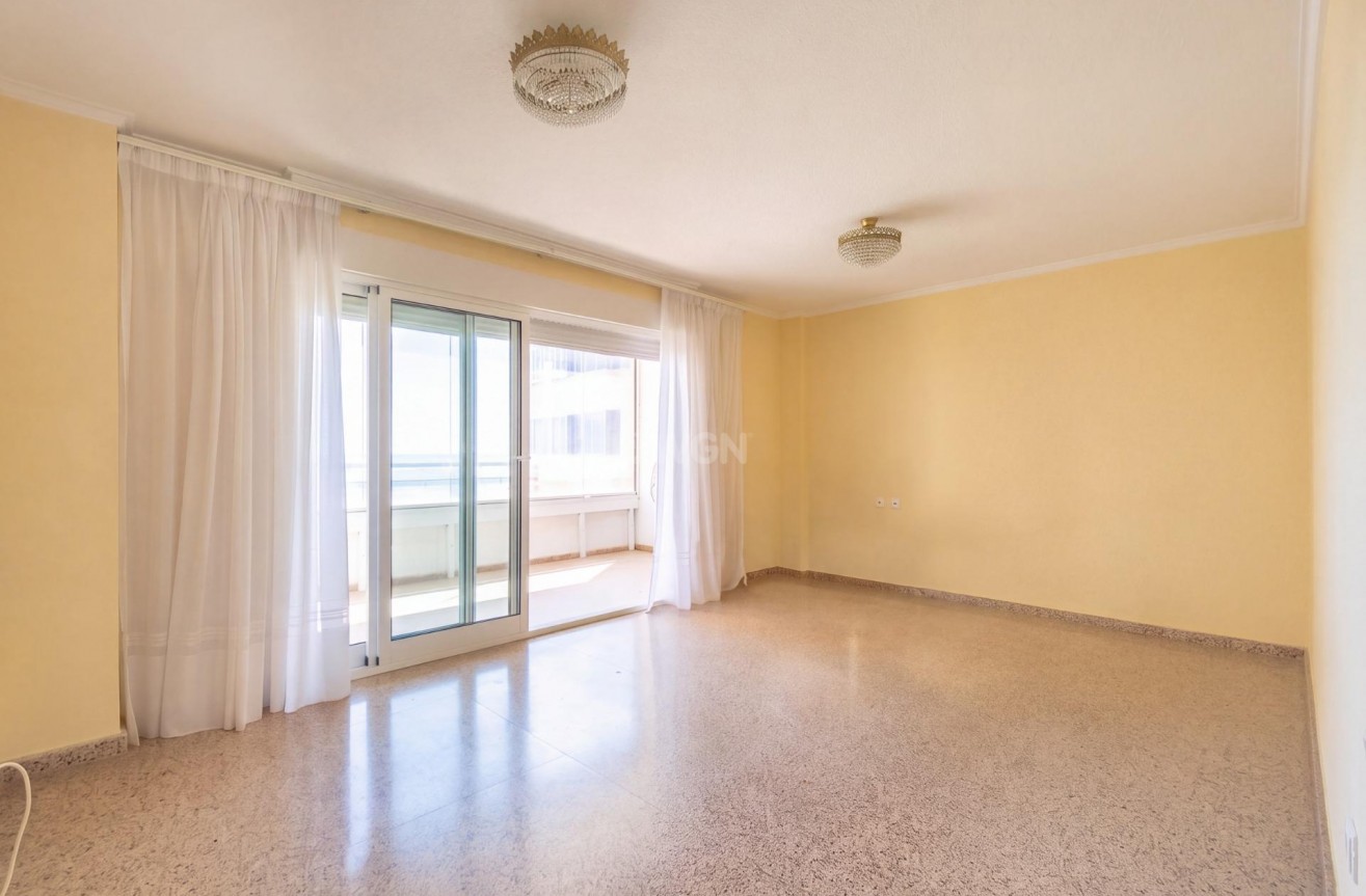 Resale - Apartment / flat - Torrevieja - La Mata Pueblo